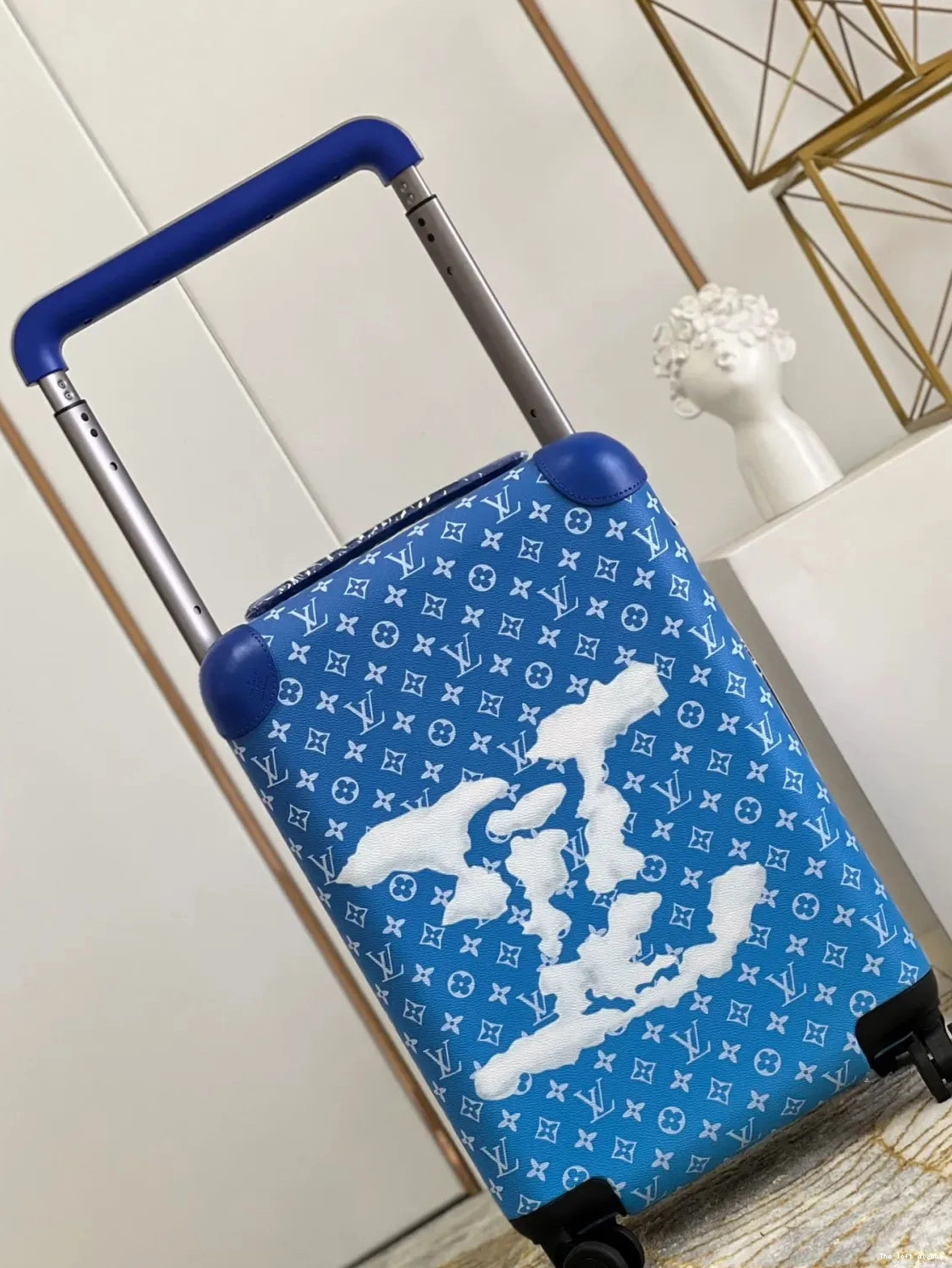 CUSTOM SUITCASE HORIZON 55 CABIN CLOUDS 37L 0717